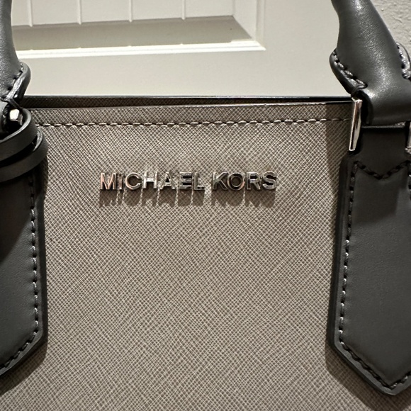 Michael Kors Handbag - Picture 4 of 7